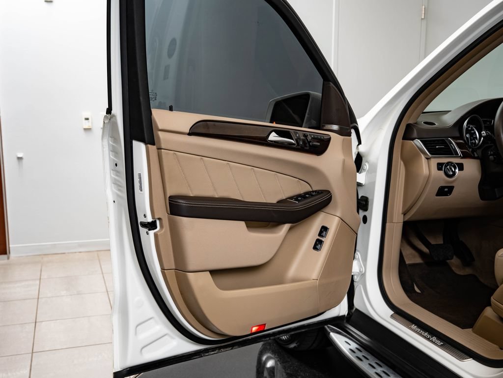 Used 2016 Polar White Mercedes-Benz GL 450 image 29