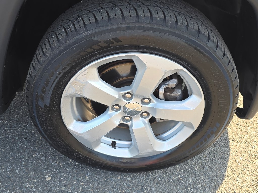 Used 2017 White Clear Coat Jeep Latitude image 18