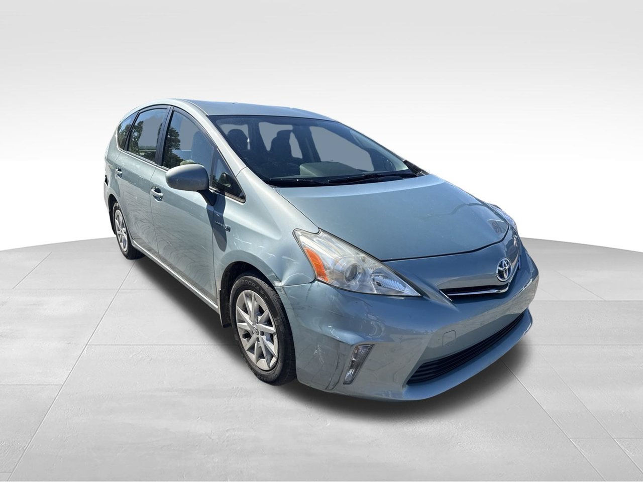 Used 2014 Beige Toyota Three image 2