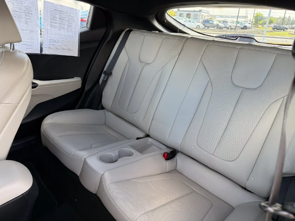 Used 2019 Chalk White w/Black Roof Hyundai Turbo Ultimate image 14