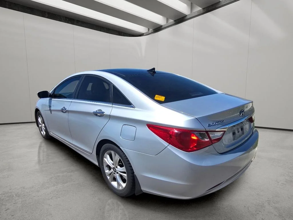 Used 2012 Radiant Silver Metallic Hyundai 2.4L Limited image 3
