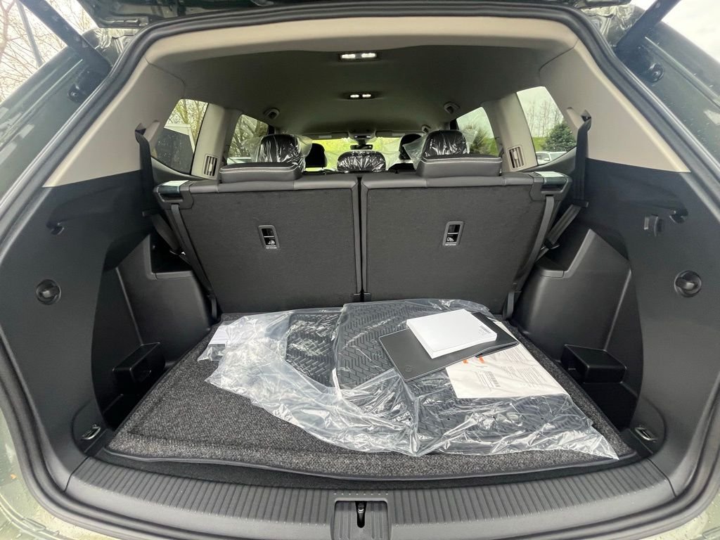 New 2026 Green Volkswagen 2.0T SE w/Technology image 27