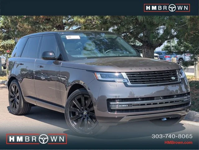 Used 2025  Land Rover SE image 1