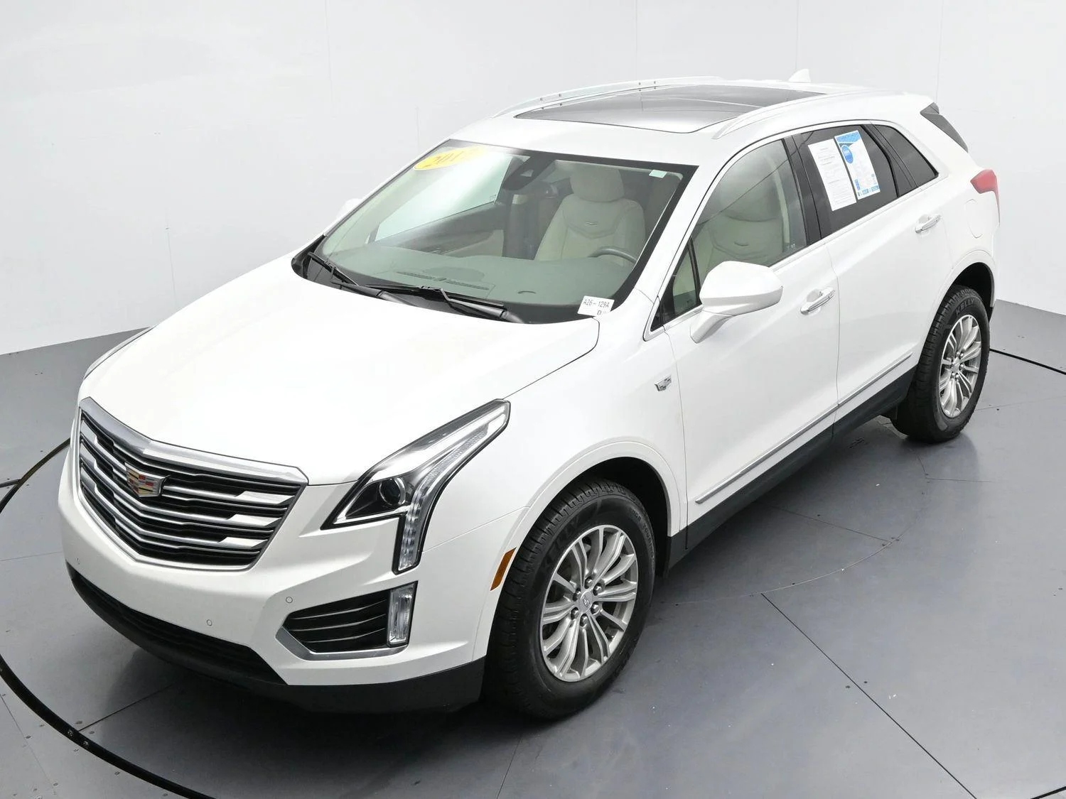 Used 2017 CRYSTAL WHITE TRICOAT Cadillac Luxury FWD image 37