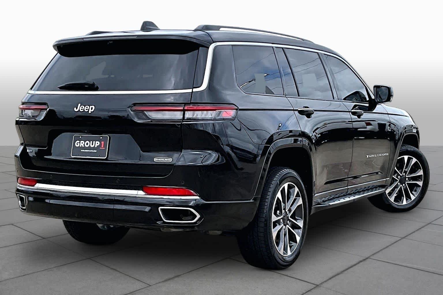 Used 2021 Diamond Black Crystal Pearlcoat Jeep Overland image 24