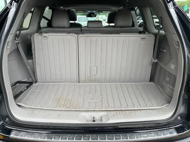 Used 2019 Midnight Black Metallic Toyota XLE image 21