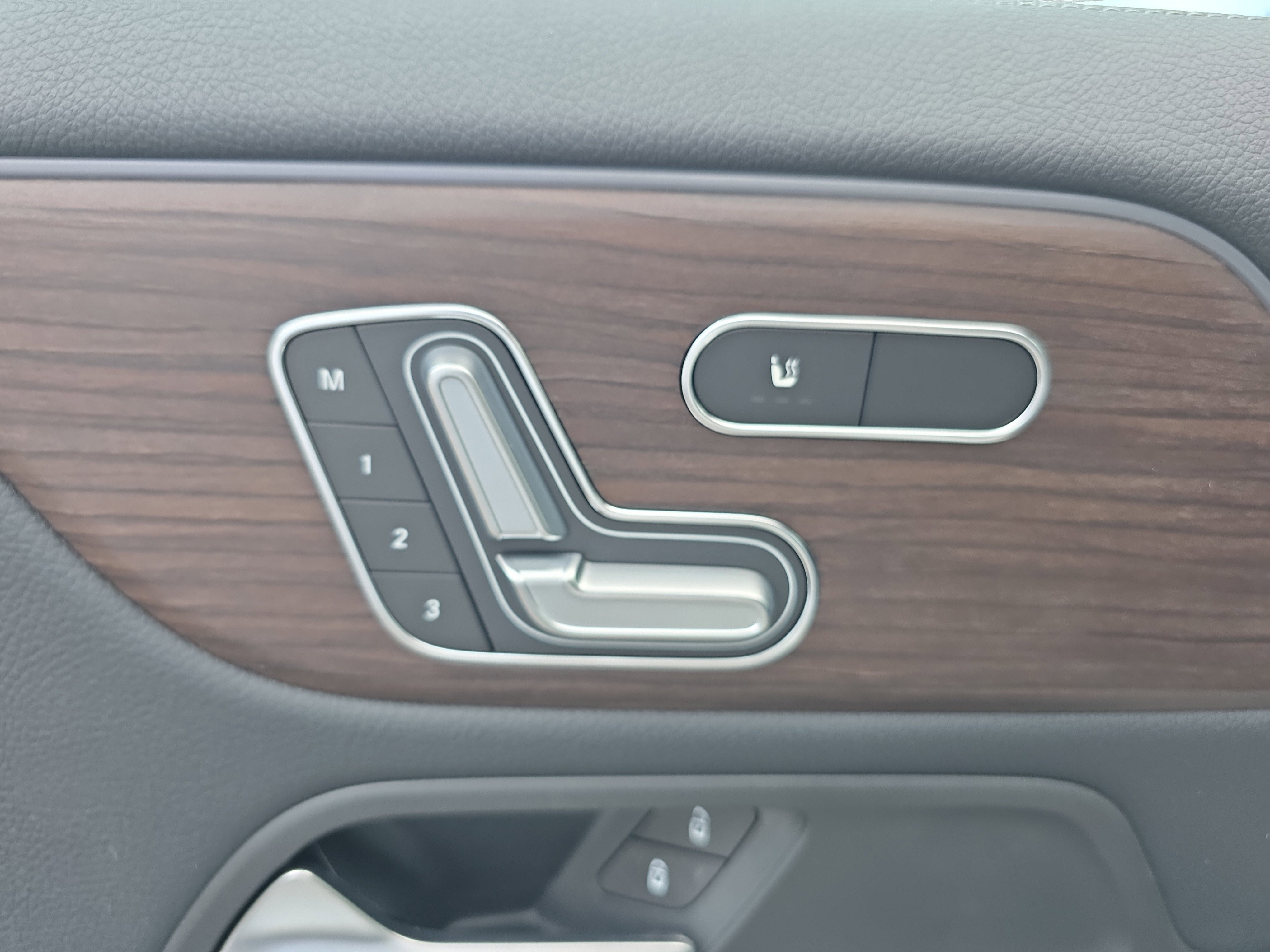 New 2026 Polar White Mercedes-Benz GLA 250 image 39