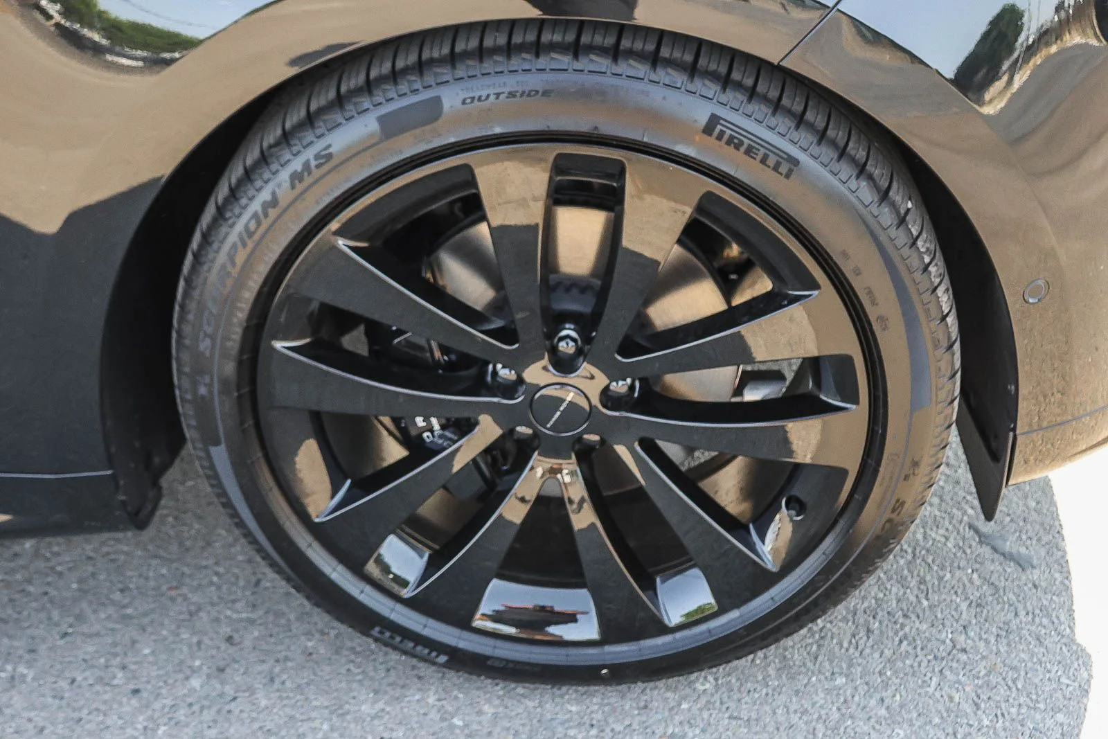 New 2026 Santorini Black Land Rover Dynamic SE image 14