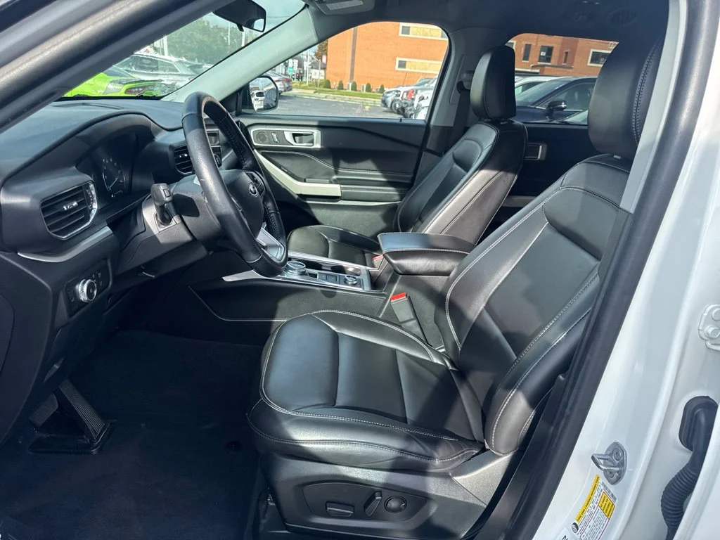Used 2022 White Metallic Ford XLT image 10