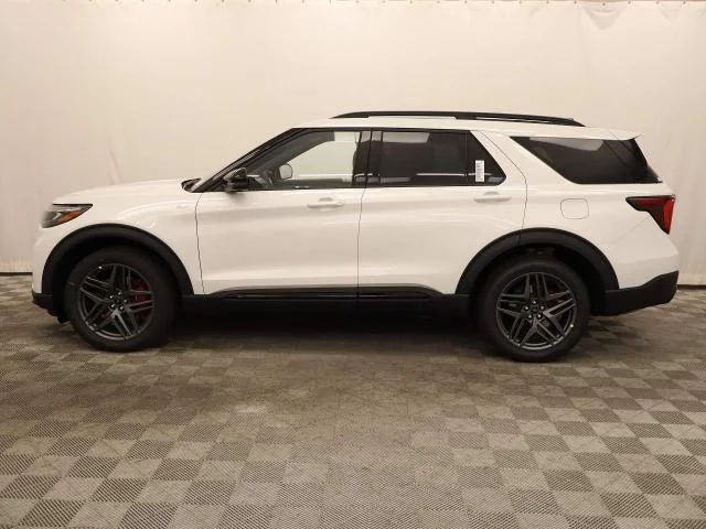 New 2026 Star White Metallic Tri-Coat Ford ST-Line image 25