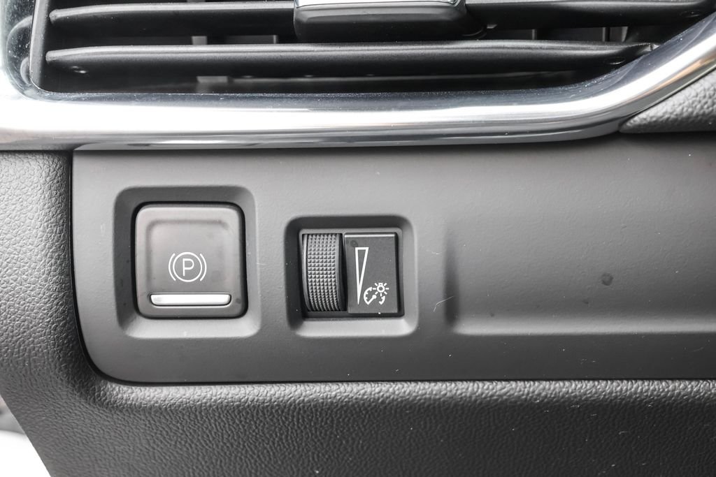 Used 2023 White Cadillac Sport image 20
