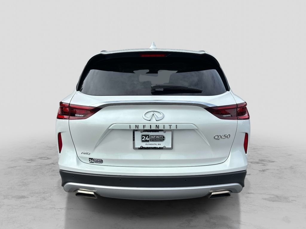 Certified Used 2025 White INFINITI LUXE image 4
