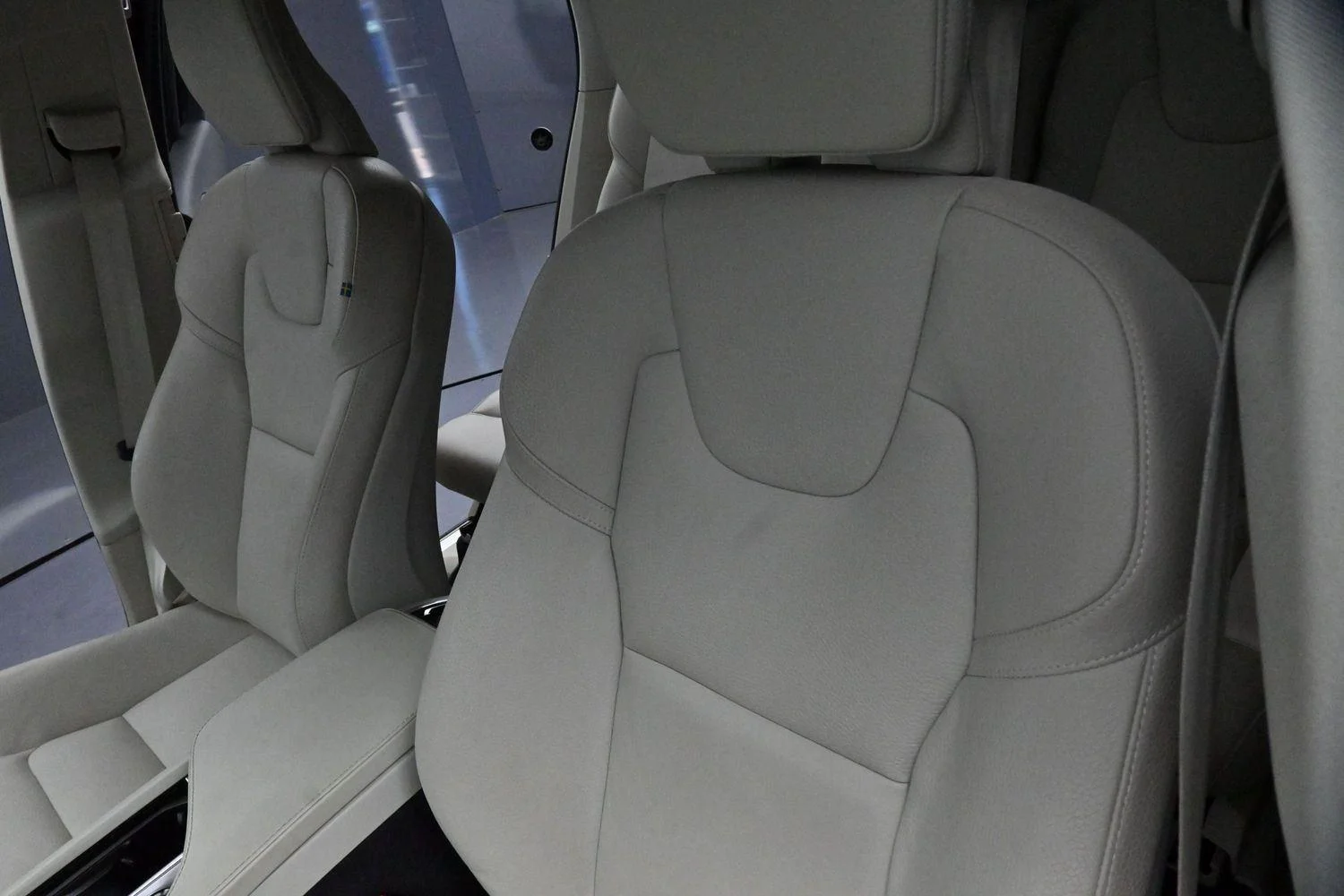 Used 2023 Blue Volvo Plus image 16