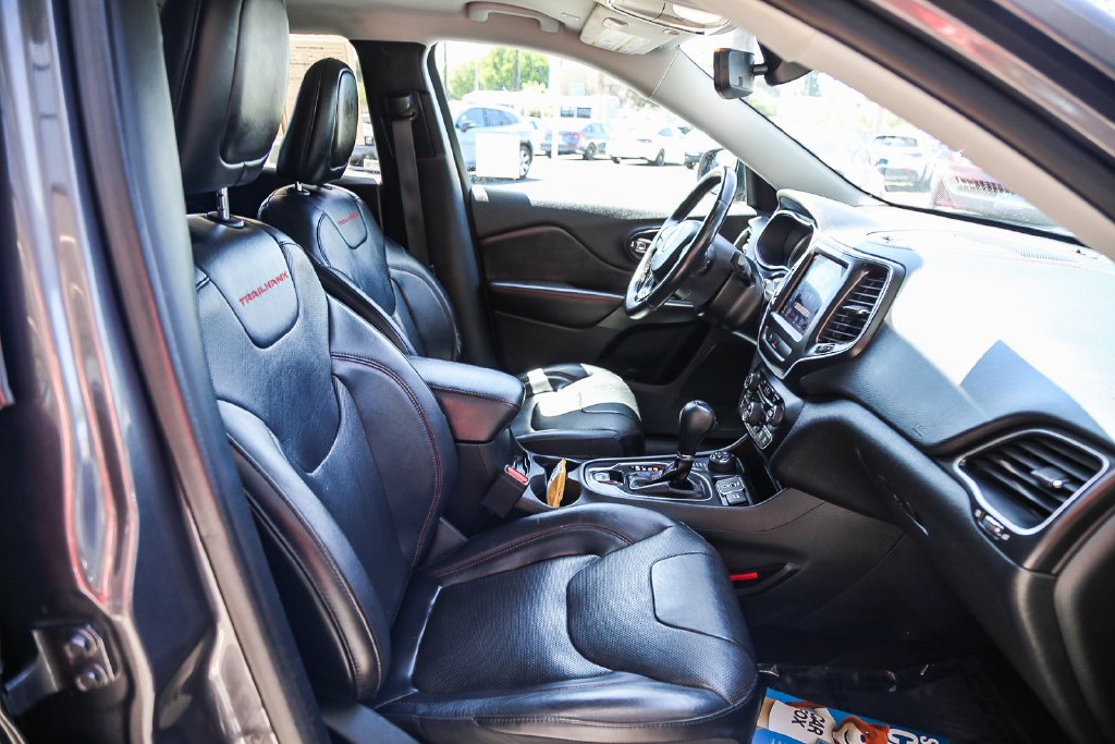 Used 2019 Crystal Metallic Jeep Trailhawk image 16
