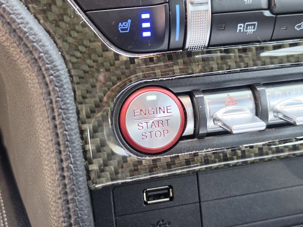 Used 2020  Ford GT Premium image 29
