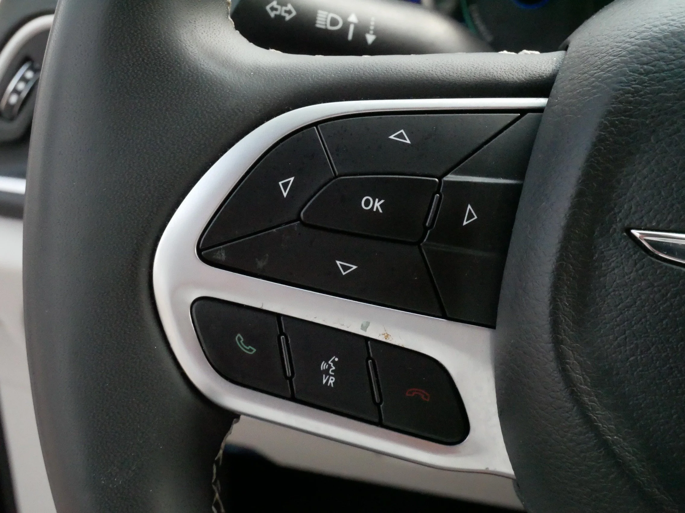 Used 2023 Brilliant Black Crystal Pearlcoat Chrysler Hybrid Touring L image 26