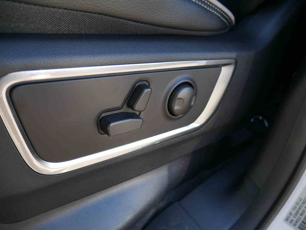 New 2026 Bright White Clear-Coat Exterior Paint RAM LARAMIE image 39