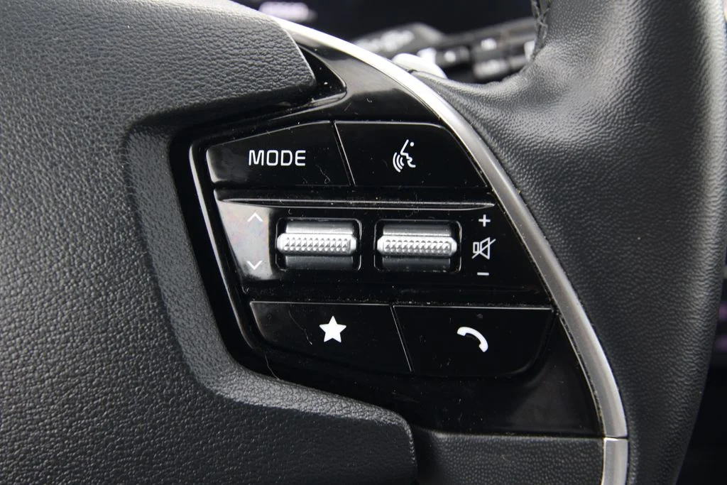 Used 2023 Black Kia Wind image 22