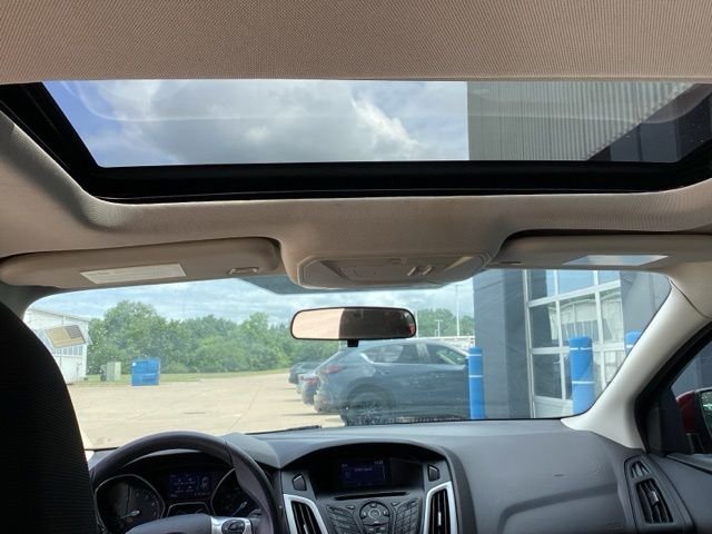 Used 2014 Red Ford SE image 16