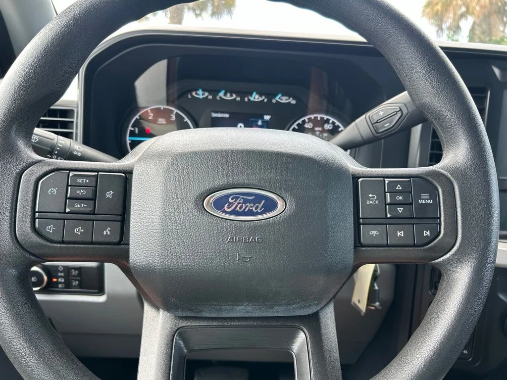 Used 2025 Oxford White Ford XLT image 23