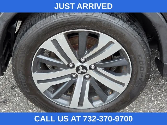 Used 2020 Labrador Black Metallic Mitsubishi 2.0 SE image 12