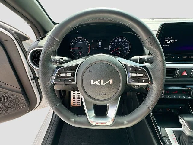 Used 2023 White Kia GT-Line image 11