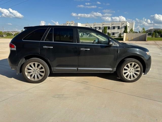 Used 2013 Black Lincoln  image 4