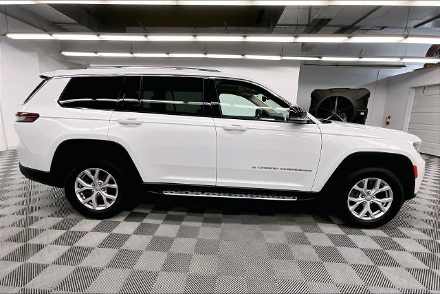 Used 2022 Bright White Clearcoat Jeep Limited image 15