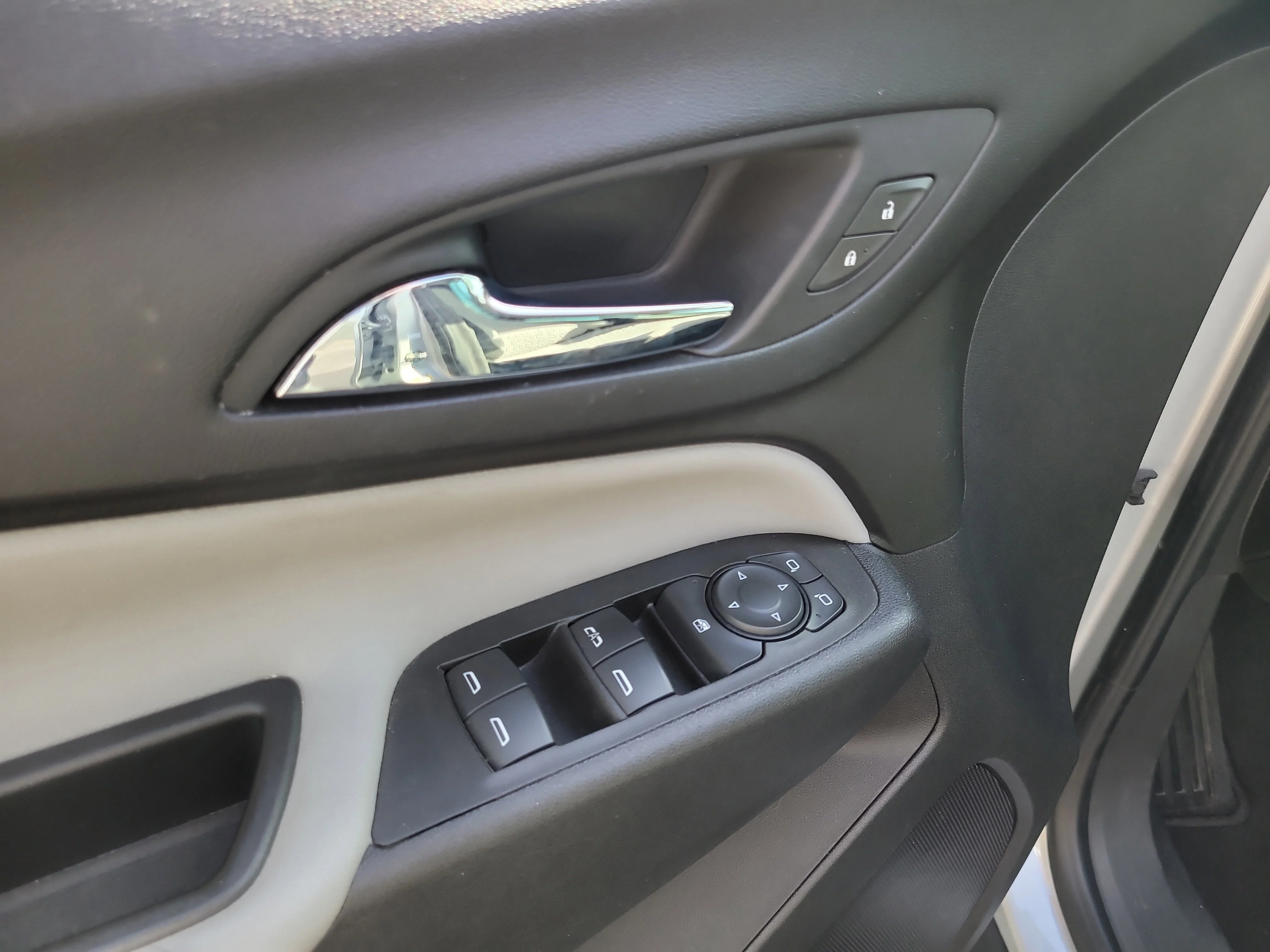 Used 2022 Silver Ice Metallic Chevrolet LS image 18