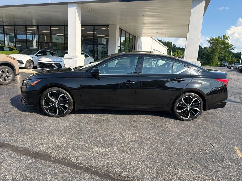 Used 2023 Black Nissan 2.5 SR image 8