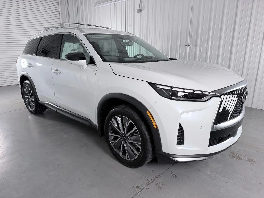 New 2027 RADIANT WHITE INFINITI Luxe FWD image 4