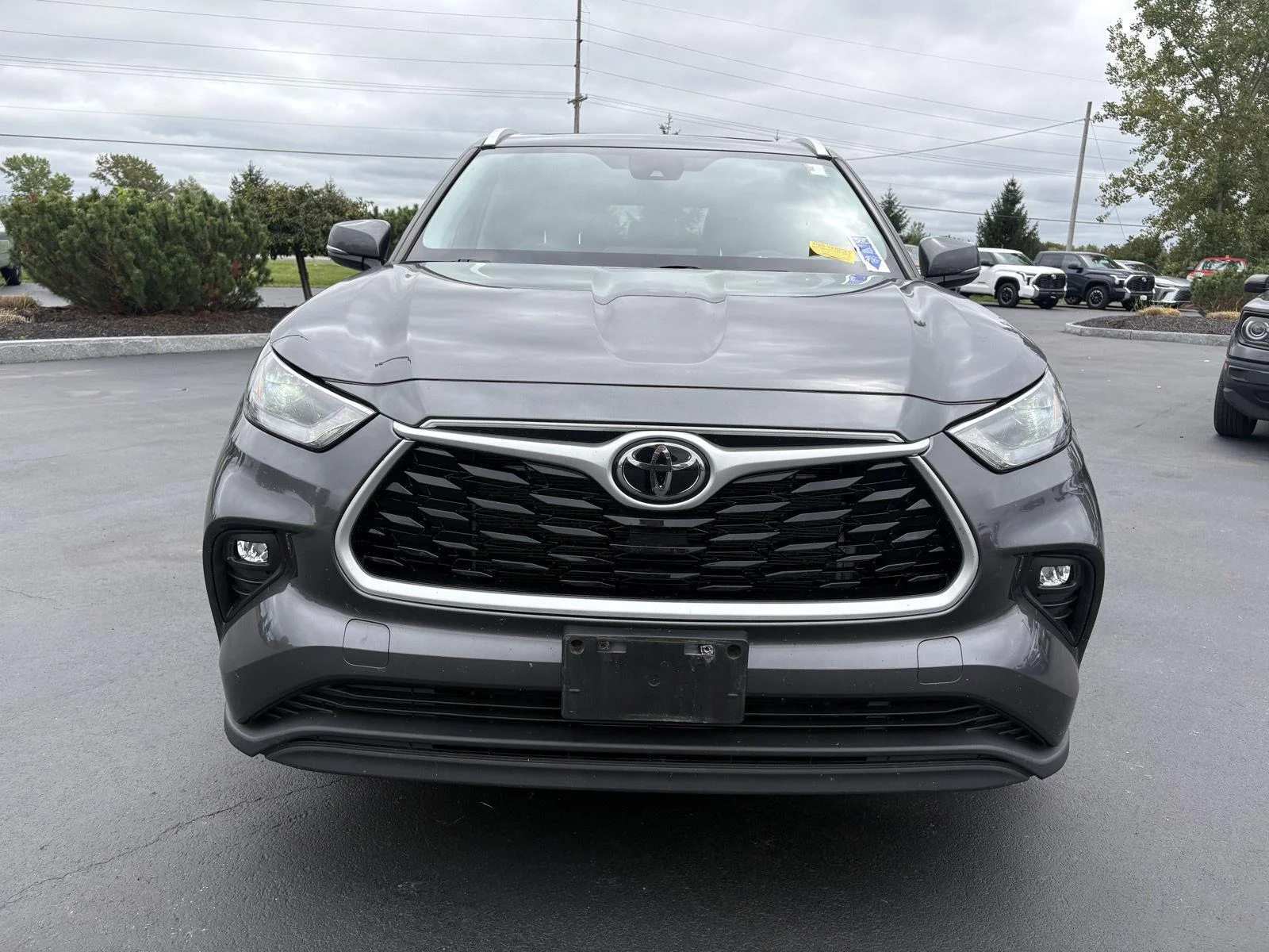 Used 2022 Magnetic Gray Metallic Toyota XLE image 3