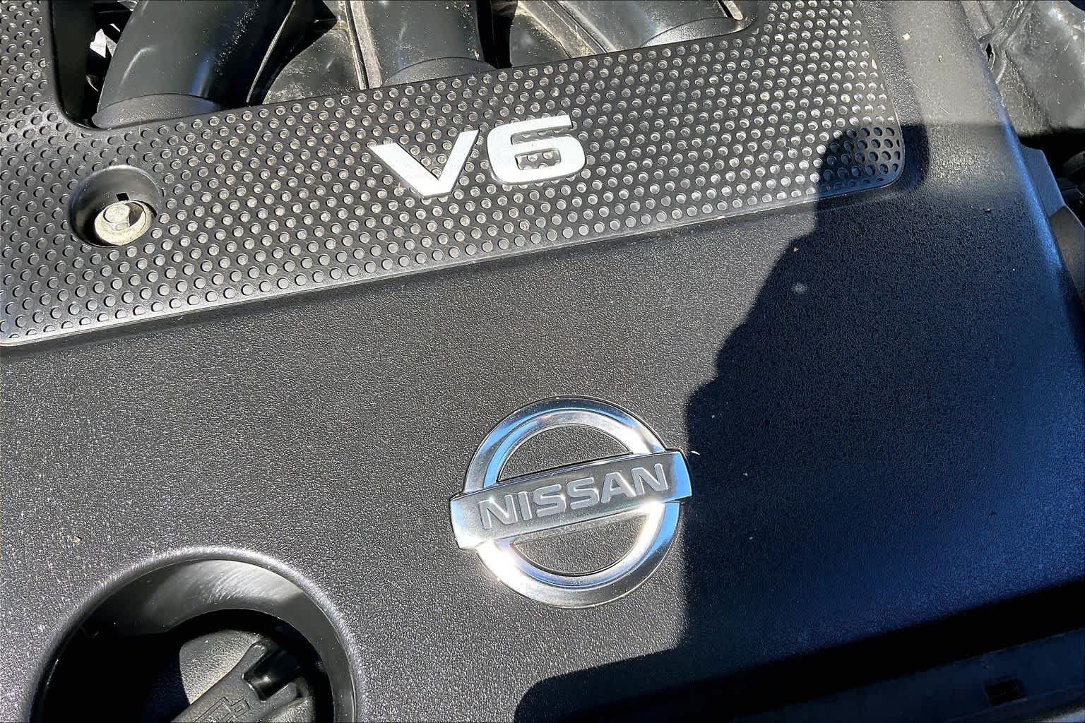 Used 2014 Graphite Blue Metallic Nissan SV image 29