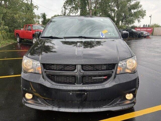 Used 2019 Black Onyx Crystal Pearlcoat Dodge SXT image 5