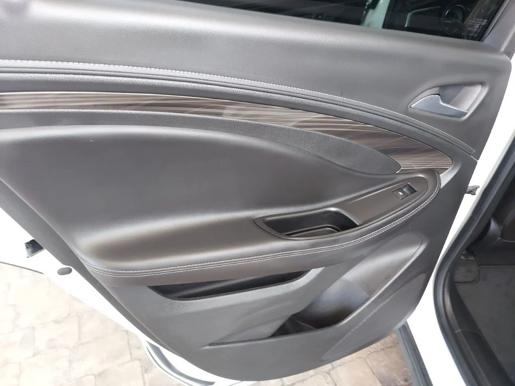Used 2019 White Buick Essence image 35