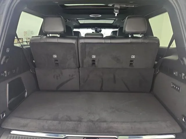 New 2026 Bright White Clear-Coat Exterior Paint Jeep Grand Wagoneer image 32