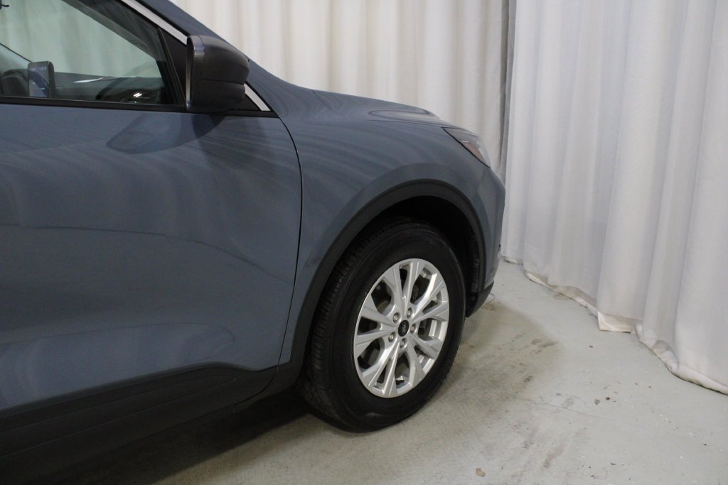 Used 2023 Vapor Blue Ford Active image 27