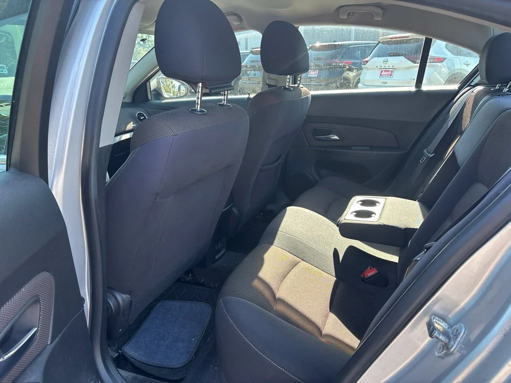 Used 2015 Silver Chevrolet 1LT image 9