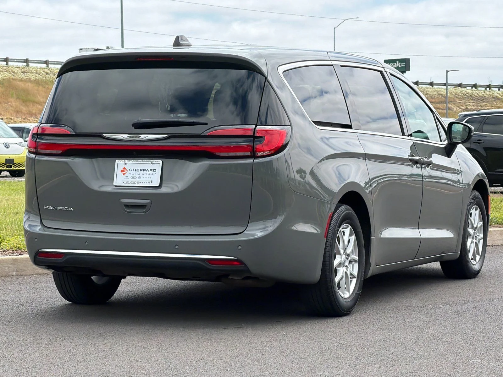 Used 2023 White Chrysler Touring L image 3