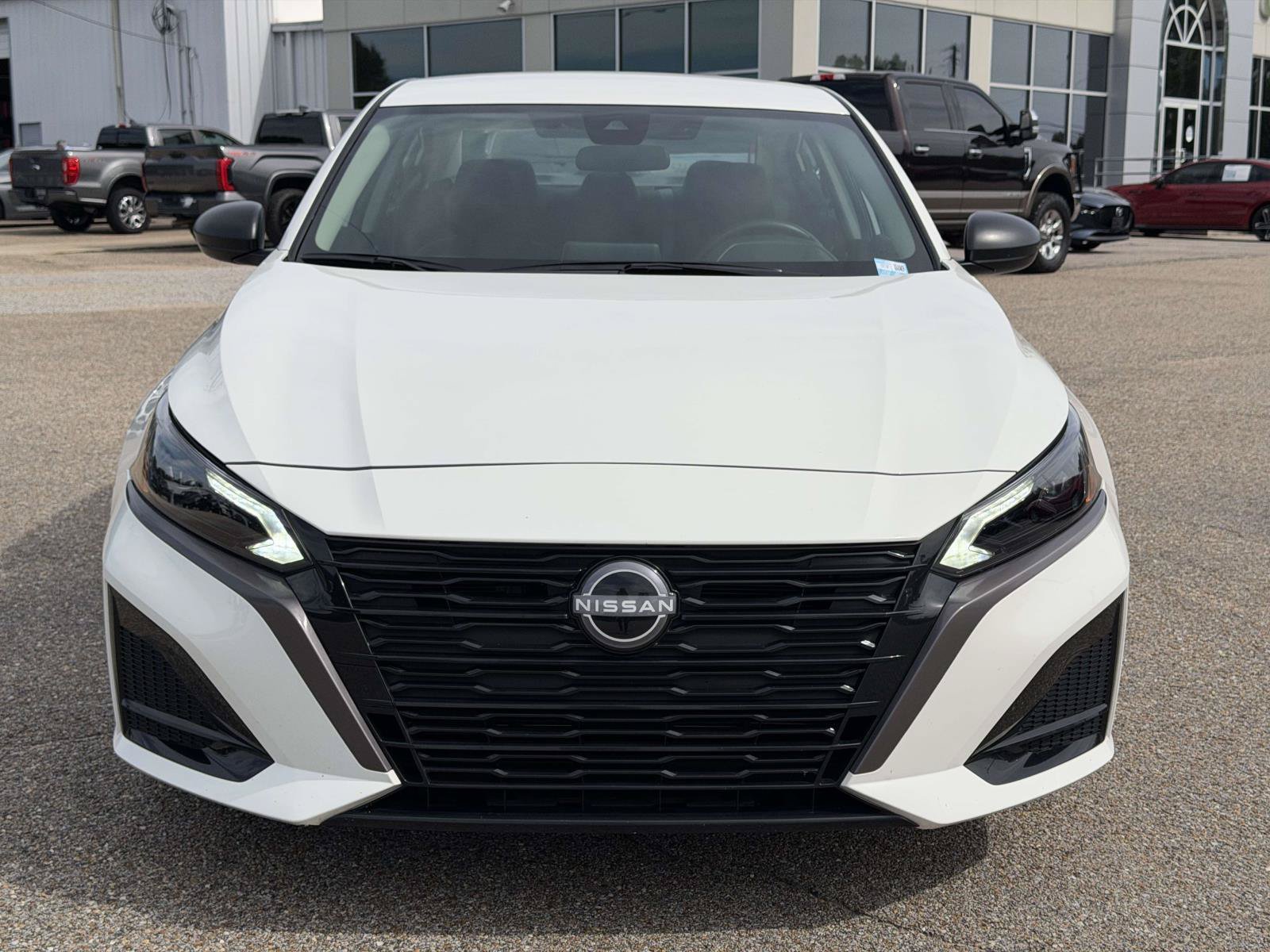 Used 2026 Glacier White Nissan SV image 2