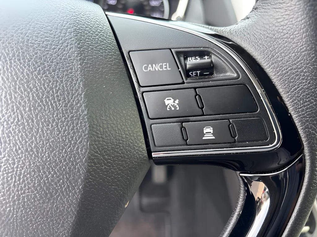 Used 2025 Alloy Silver Metallic Mitsubishi  image 15