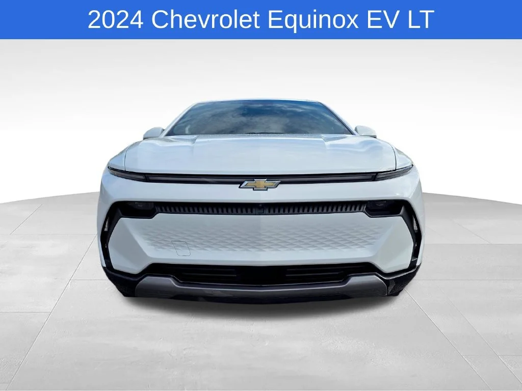 Used 2024 Summit White Chevrolet 2LT image 9