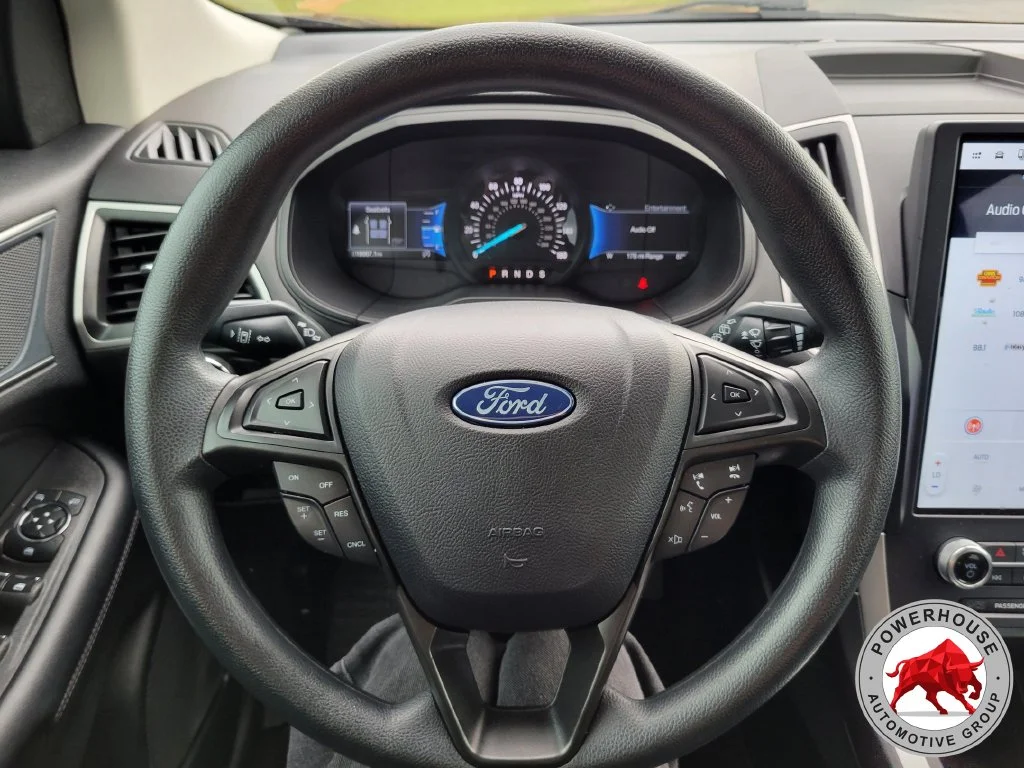 Used 2024 Black Ford SE image 31
