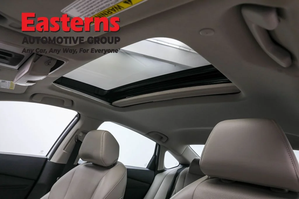 Used 2024 White Honda Touring image 34