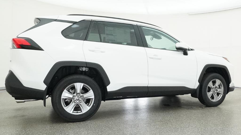 New 2025 Ice Cap Toyota XLE image 14