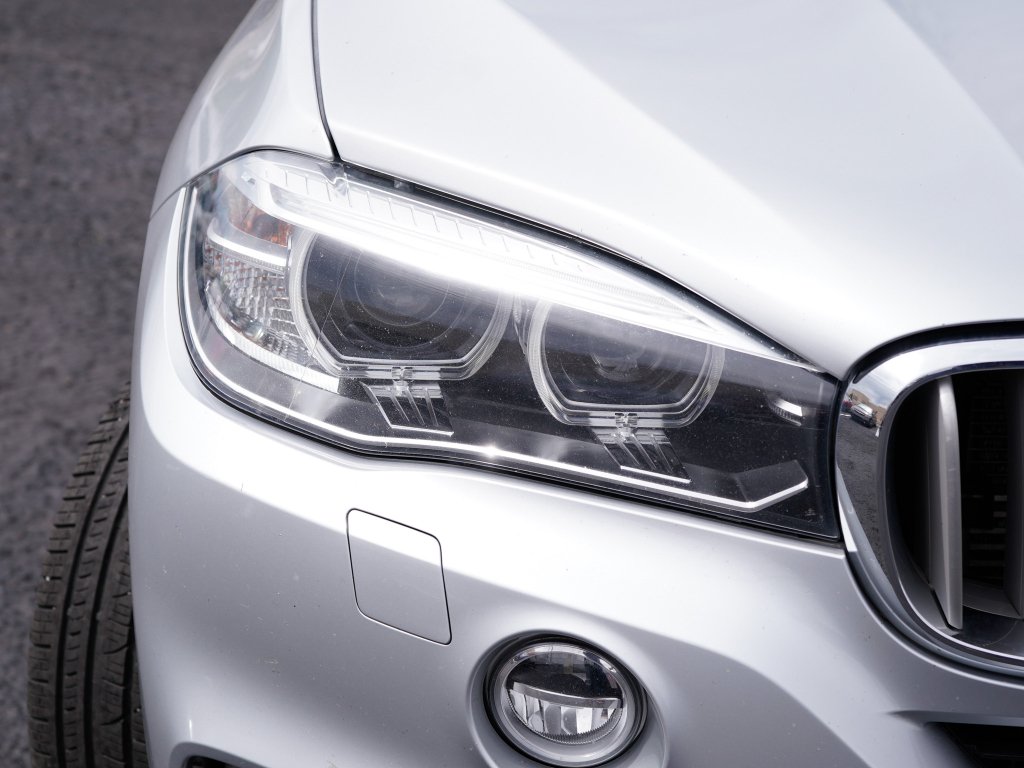 Used 2017 Glacier Silver Metallic BMW xDrive40e iPerformance image 2