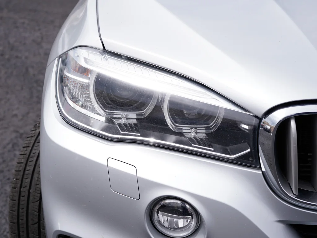 Used 2017 Glacier Silver Metallic BMW xDrive40e iPerformance image 2