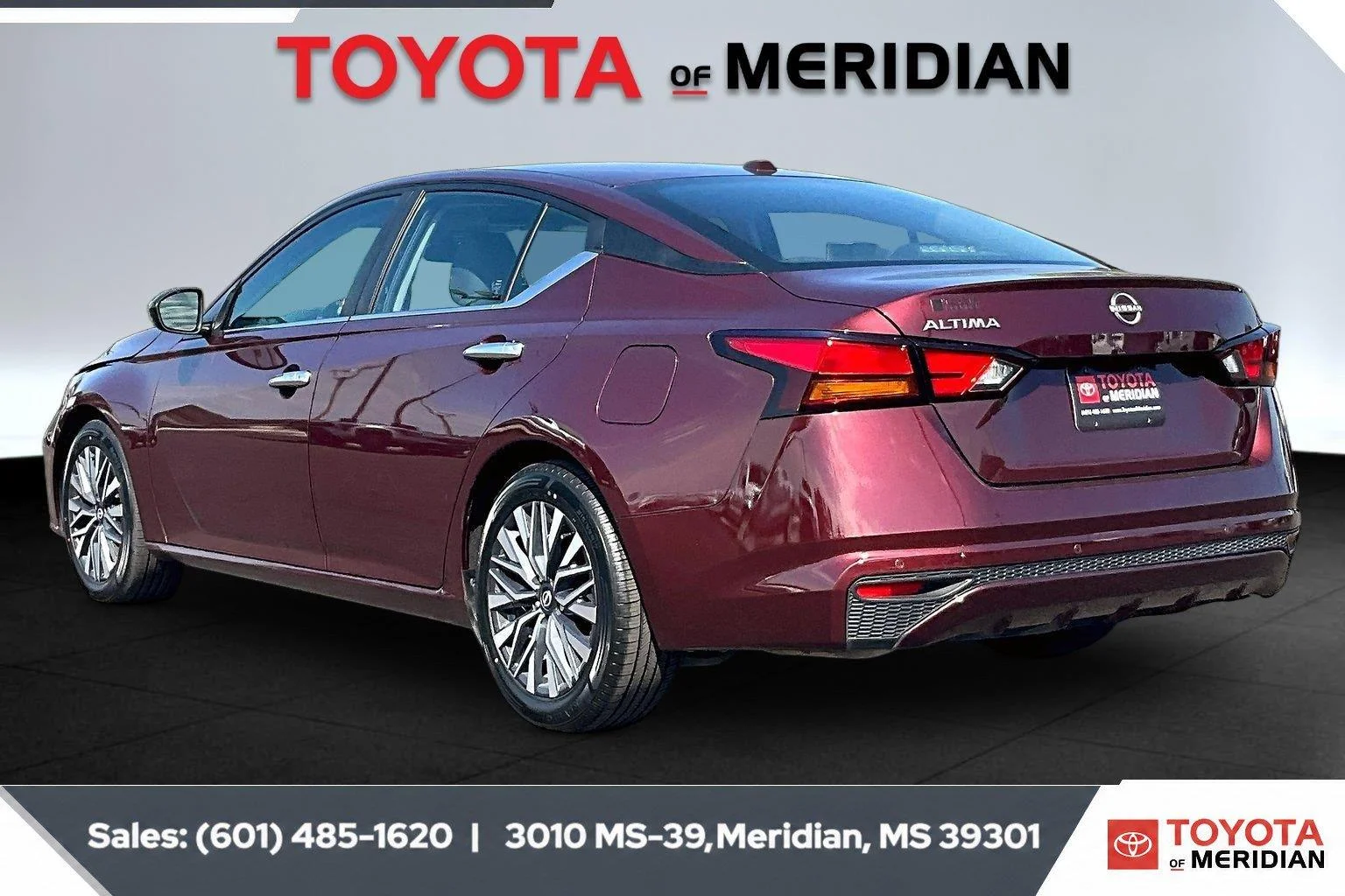Used 2025 Garnet Pearl Metallic Nissan SV image 2