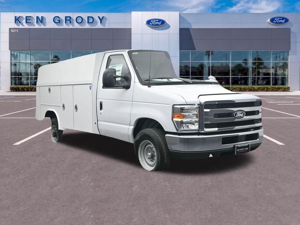 2026 Ford E-Series SRW E-350 Super Duty 138 in WB's photo