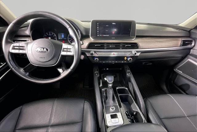 Used 2021 Black Kia EX image 4